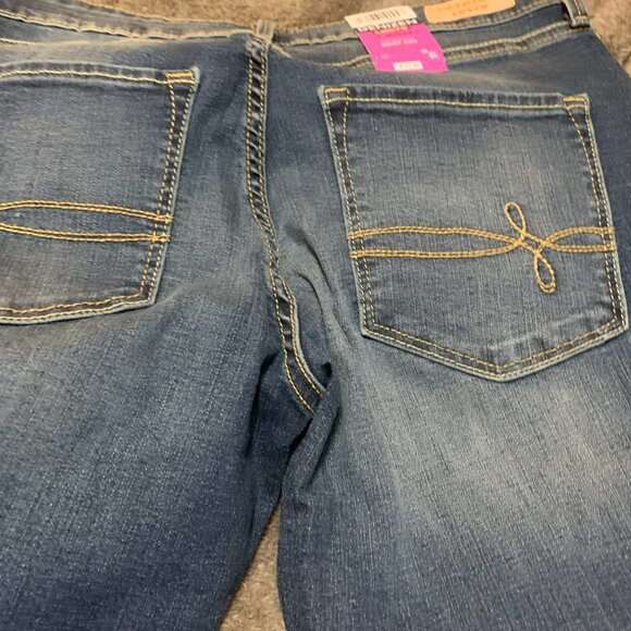 Denizen Levis Women Jeans (NEW) - Picture 4 of 4